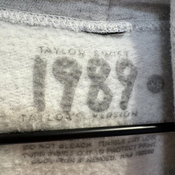 Taylor Swift 1989 Hoodie Sz XS Heather Grey - Picture 3 of 3